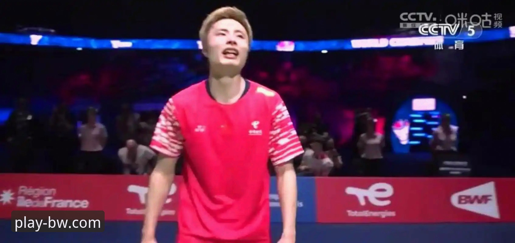 亚锦赛男单决赛最新进展：石宇奇2-0横扫黑马夺冠，打破国羽8年冠军荒